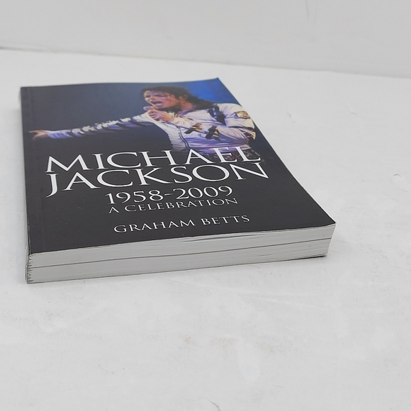 Michael Jackson, 1958-2009 : A Celebration by Graham Betts. - Picture 8 of 12